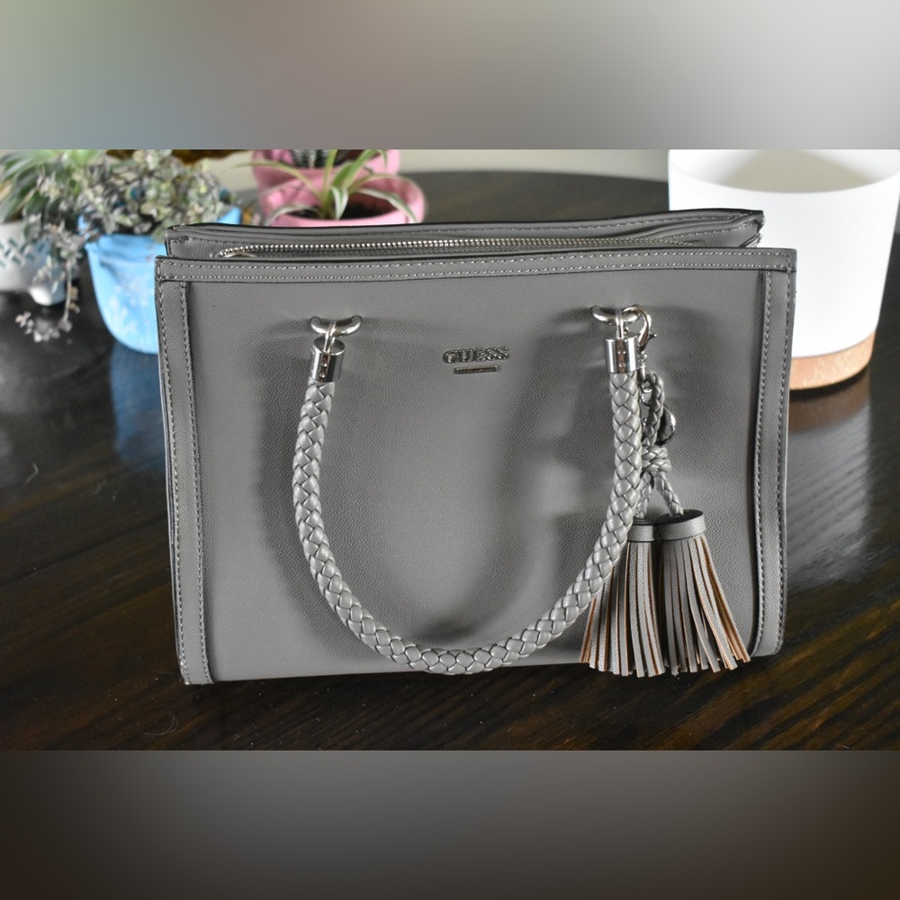 Grey Guess Purse!
